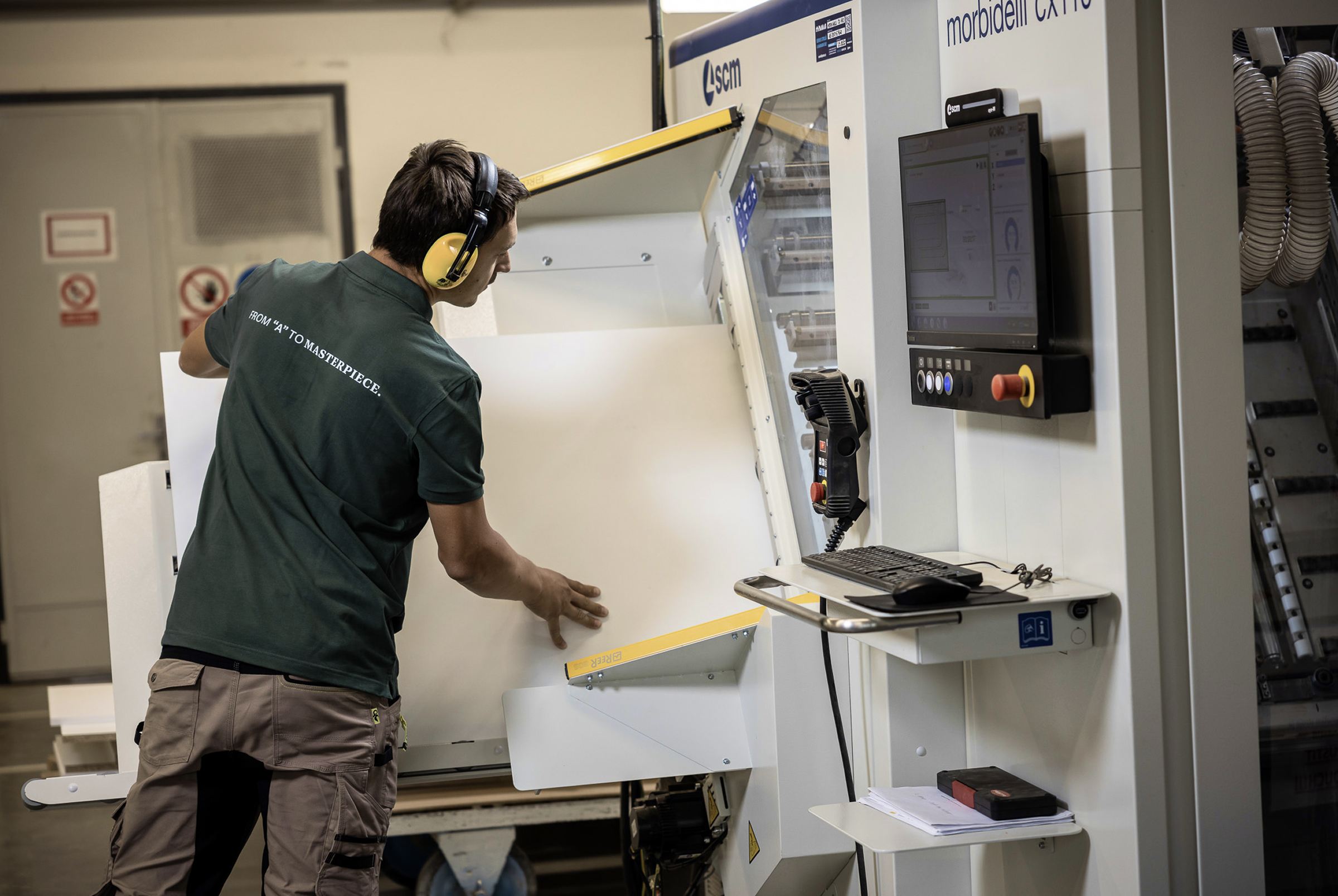 Leistungen AM Interior – Zuschnittzentrum und CNC-Bearbeitung